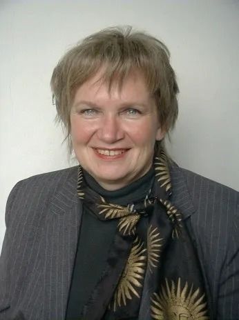 Wykładowca prof. dr hab. inż. Dorota Chwieduk